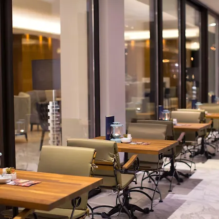 ホテル Amadria Park Royal 4*