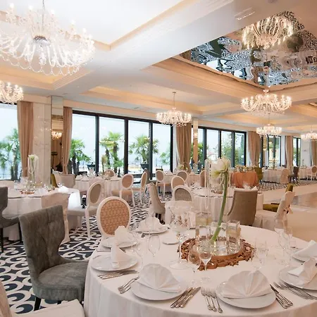 호텔 Amadria Park Royal 4*